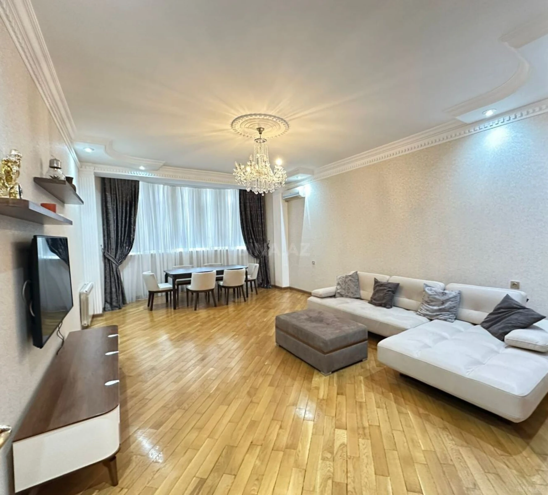 Satılır 4 otaqlı mənzil 175 m²