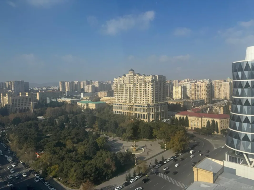 Satılır 4 otaqlı mənzil 200 m²