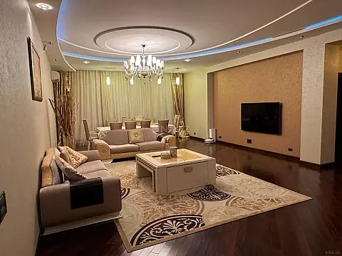 Satılır 4 otaqlı mənzil 200 m²