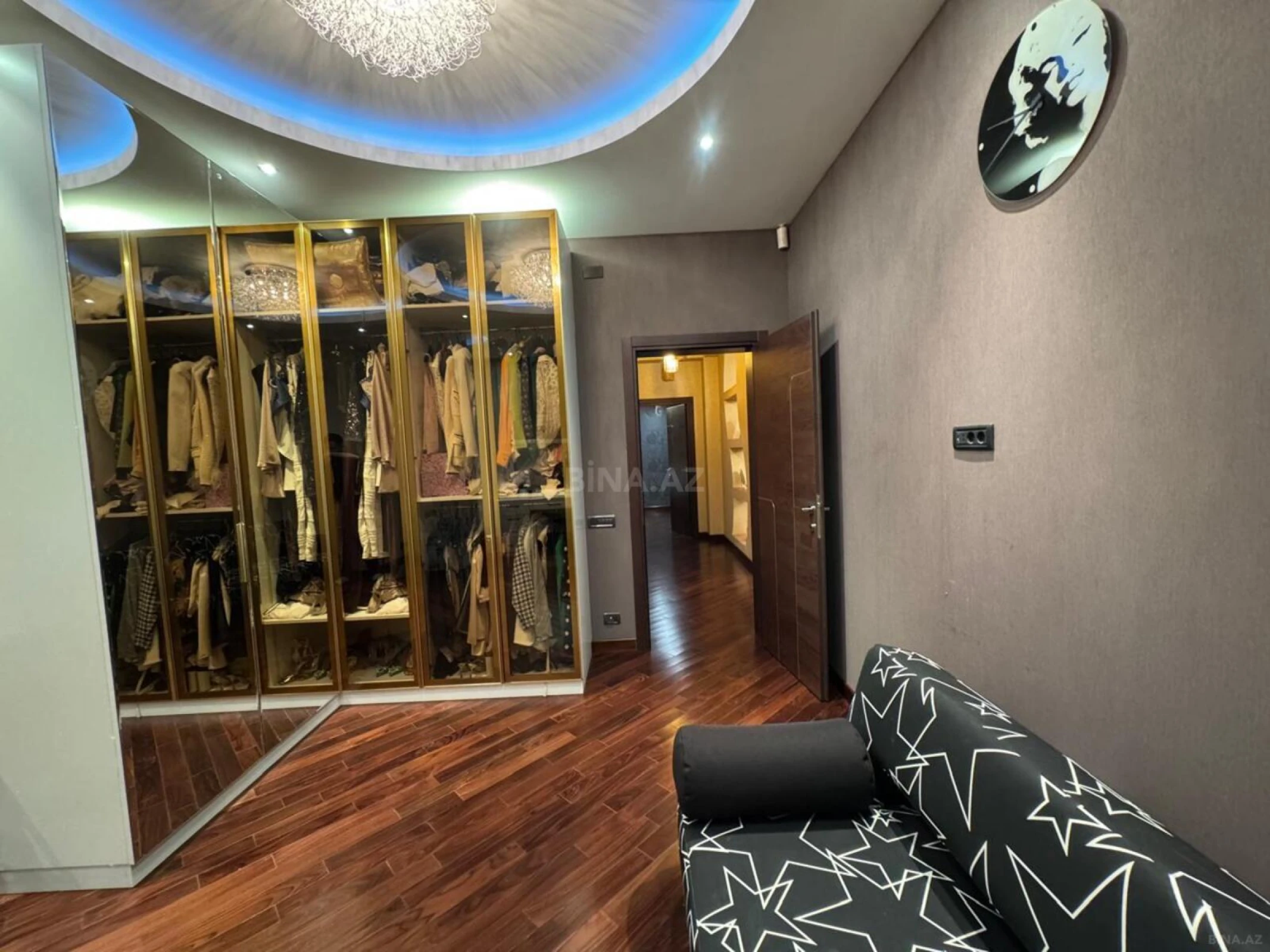 Satılır 4 otaqlı mənzil 200 m²