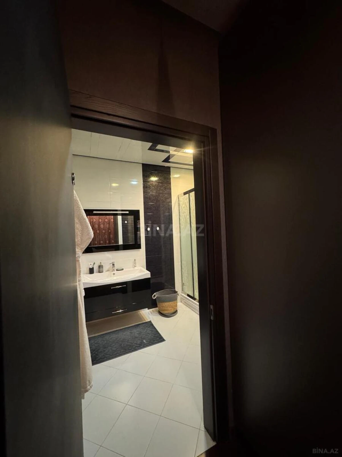 Satılır 4 otaqlı mənzil 200 m²