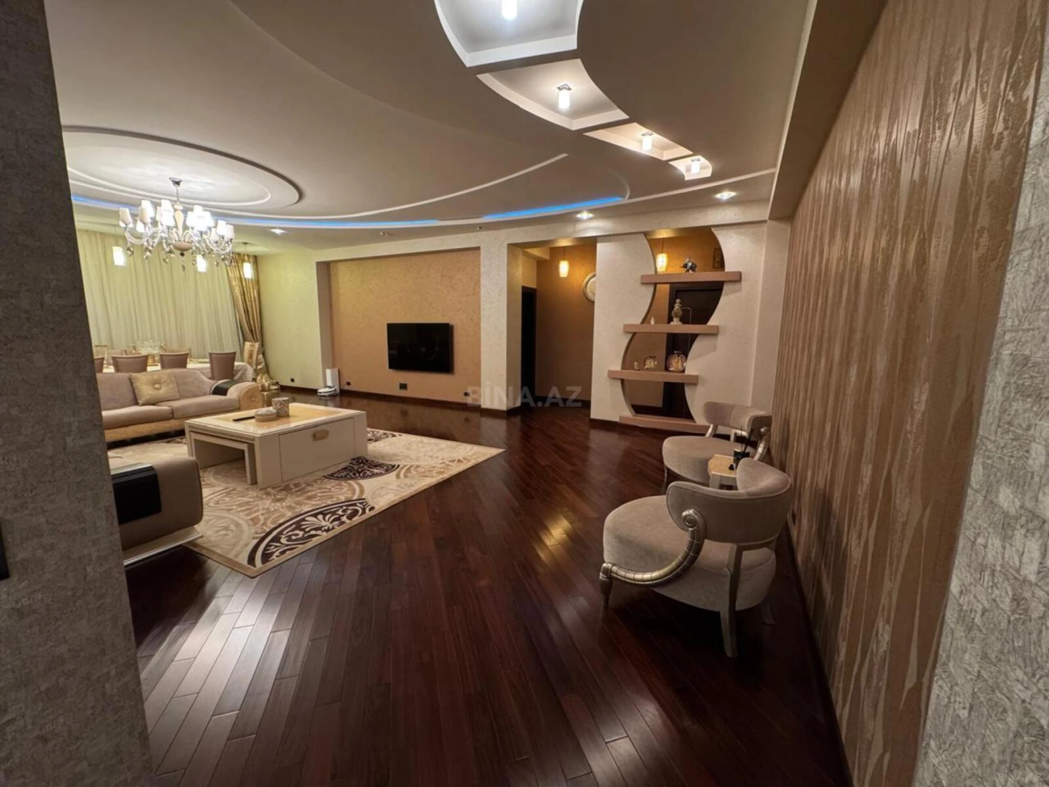 Satılır 4 otaqlı mənzil 200 m²