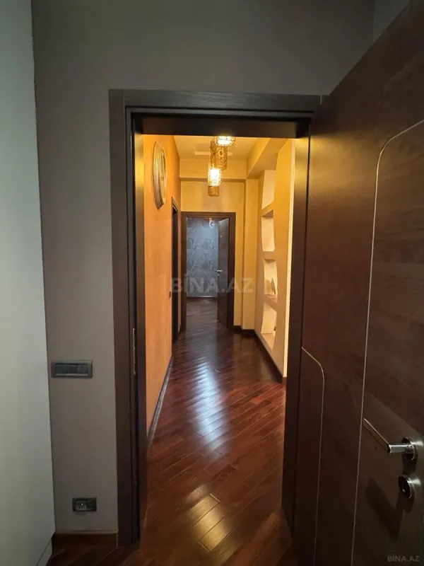 Satılır 4 otaqlı mənzil 200 m²