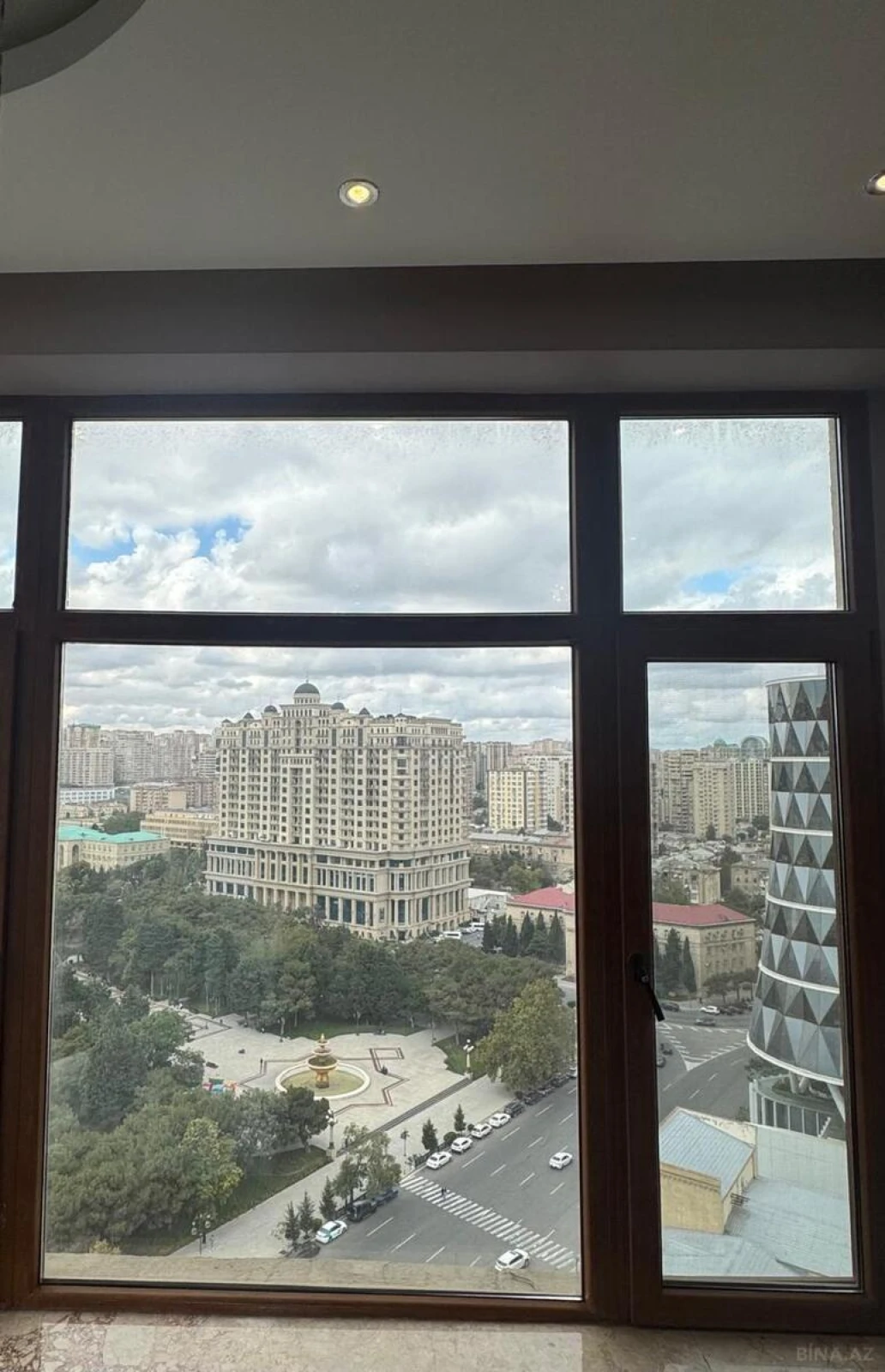 Satılır 4 otaqlı mənzil 200 m²