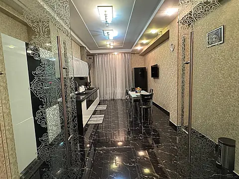 Satılır 4 otaqlı mənzil 200 m²