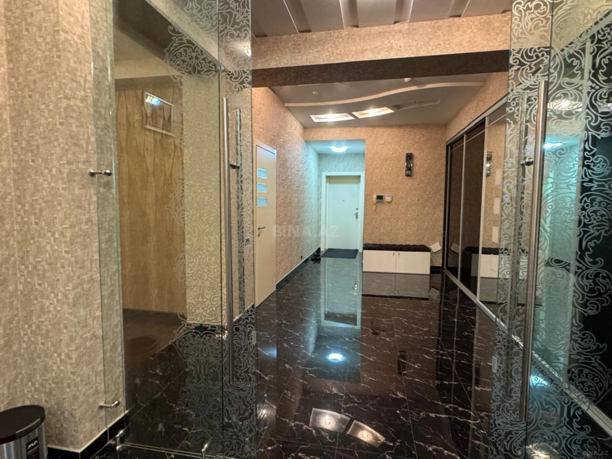 Satılır 4 otaqlı mənzil 200 m²