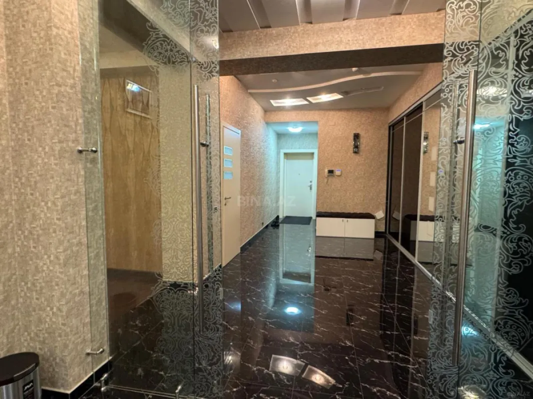 Satılır 4 otaqlı mənzil 200 m²