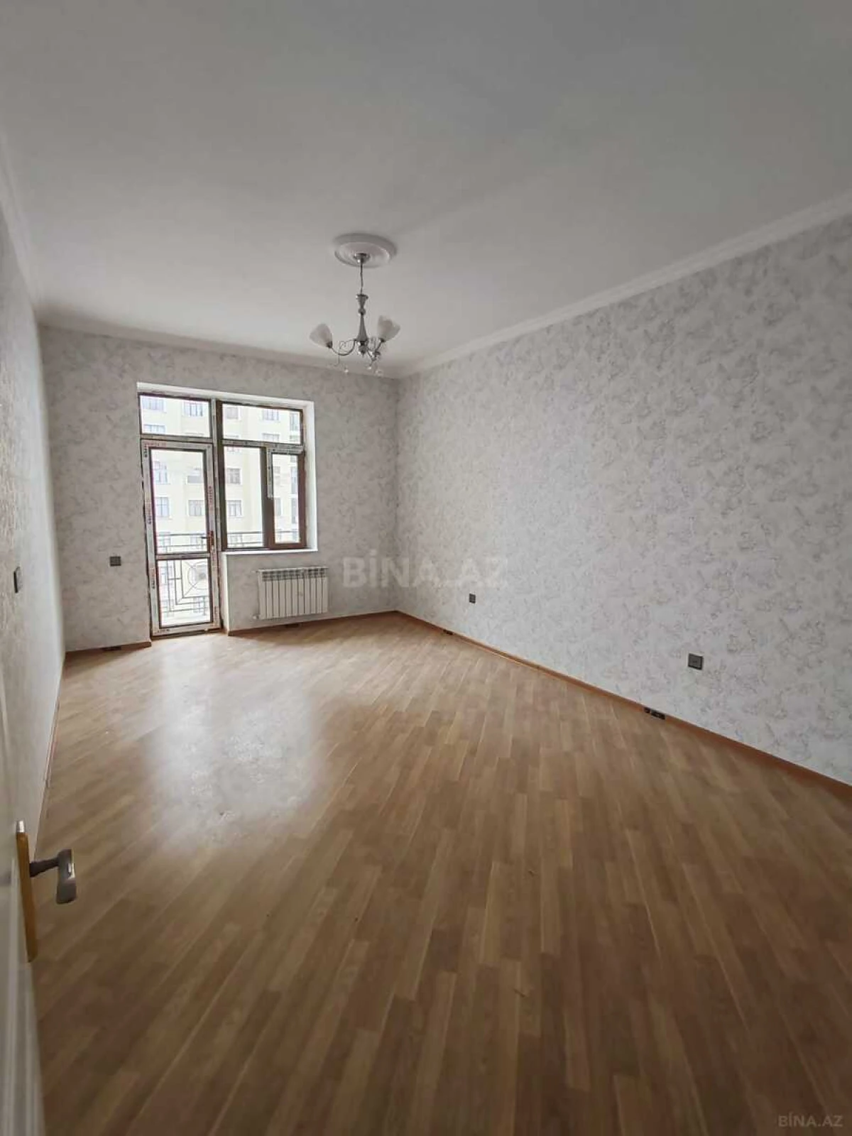 Satılır 2 otaqlı mənzil 105 m²