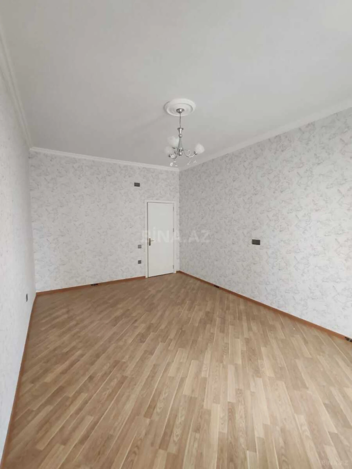 Satılır 2 otaqlı mənzil 105 m²