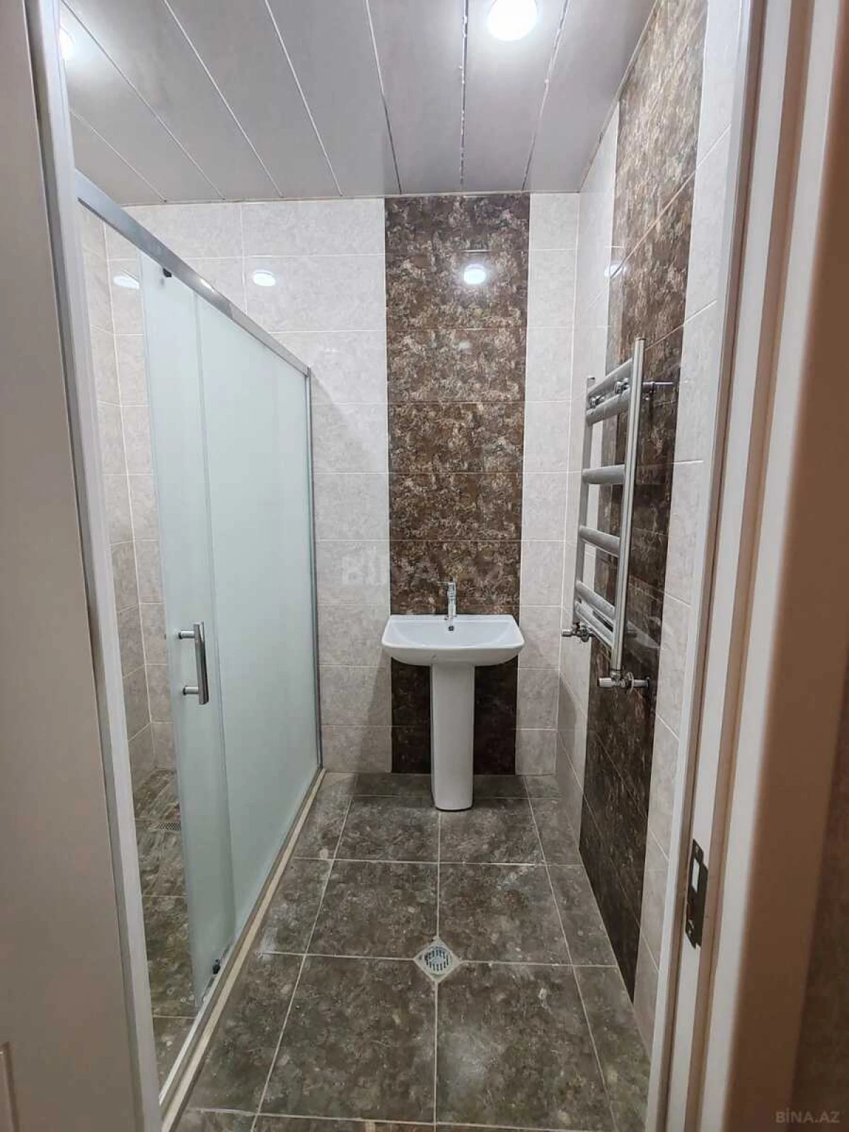 Satılır 2 otaqlı mənzil 105 m²
