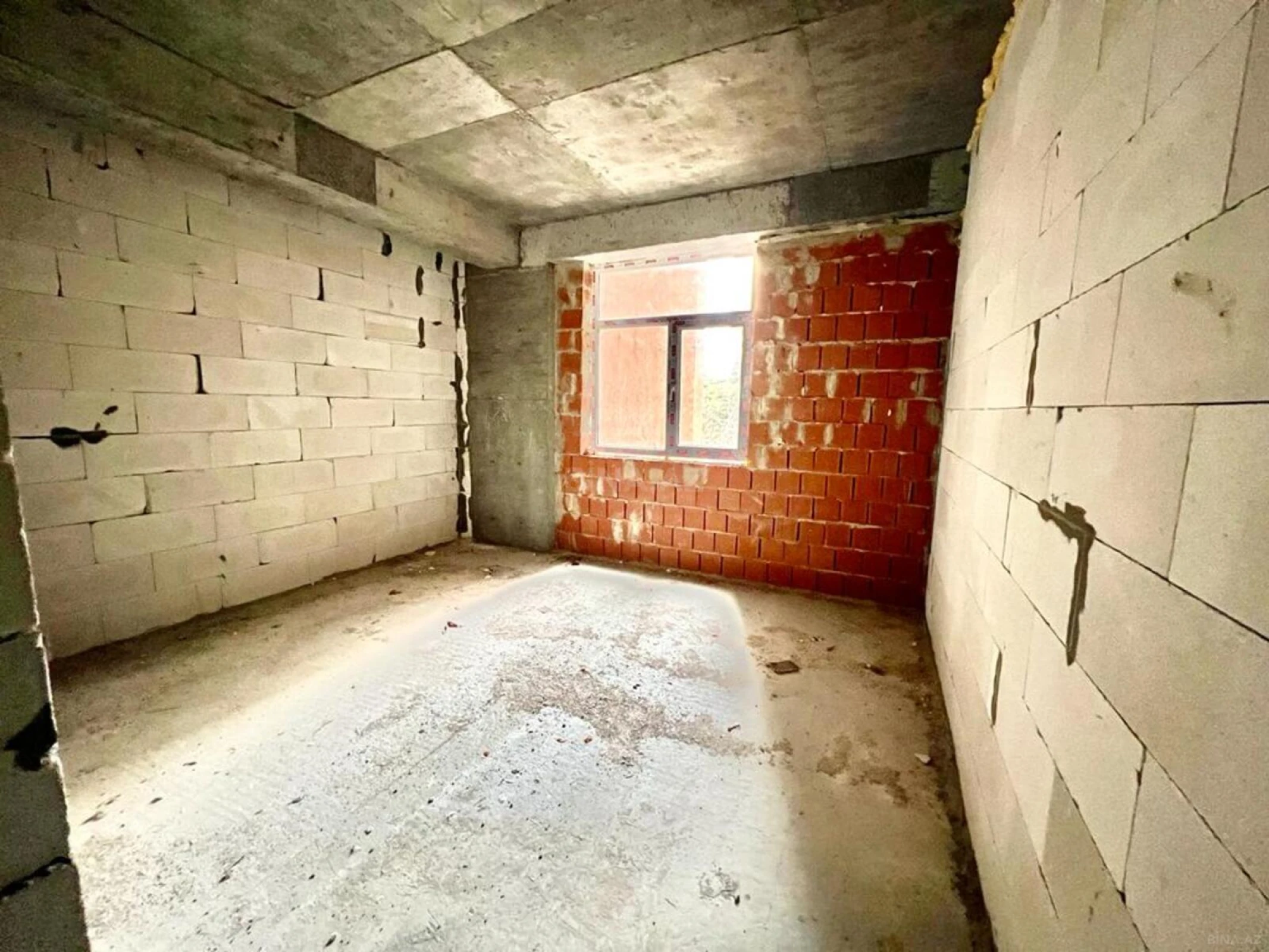 Satılır 4 otaqlı mənzil 127 m²