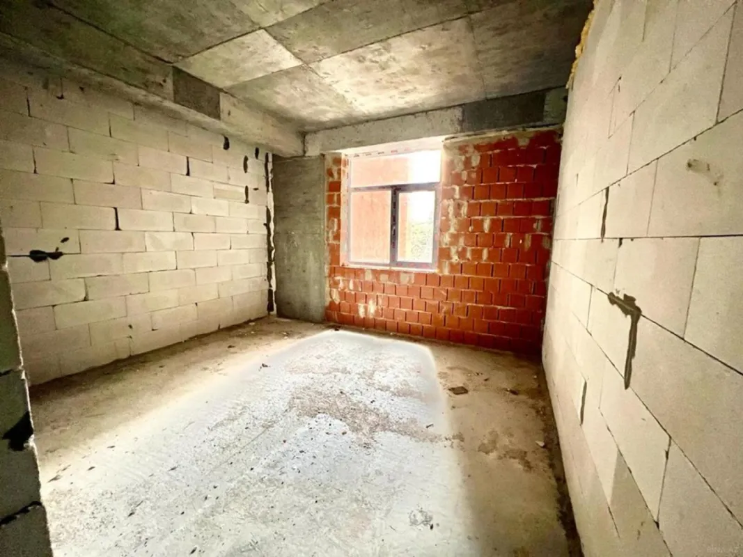 Satılır 4 otaqlı mənzil 127 m²