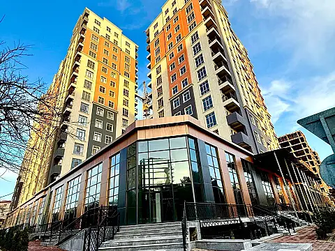 Satılır 4 otaqlı mənzil 127 m²