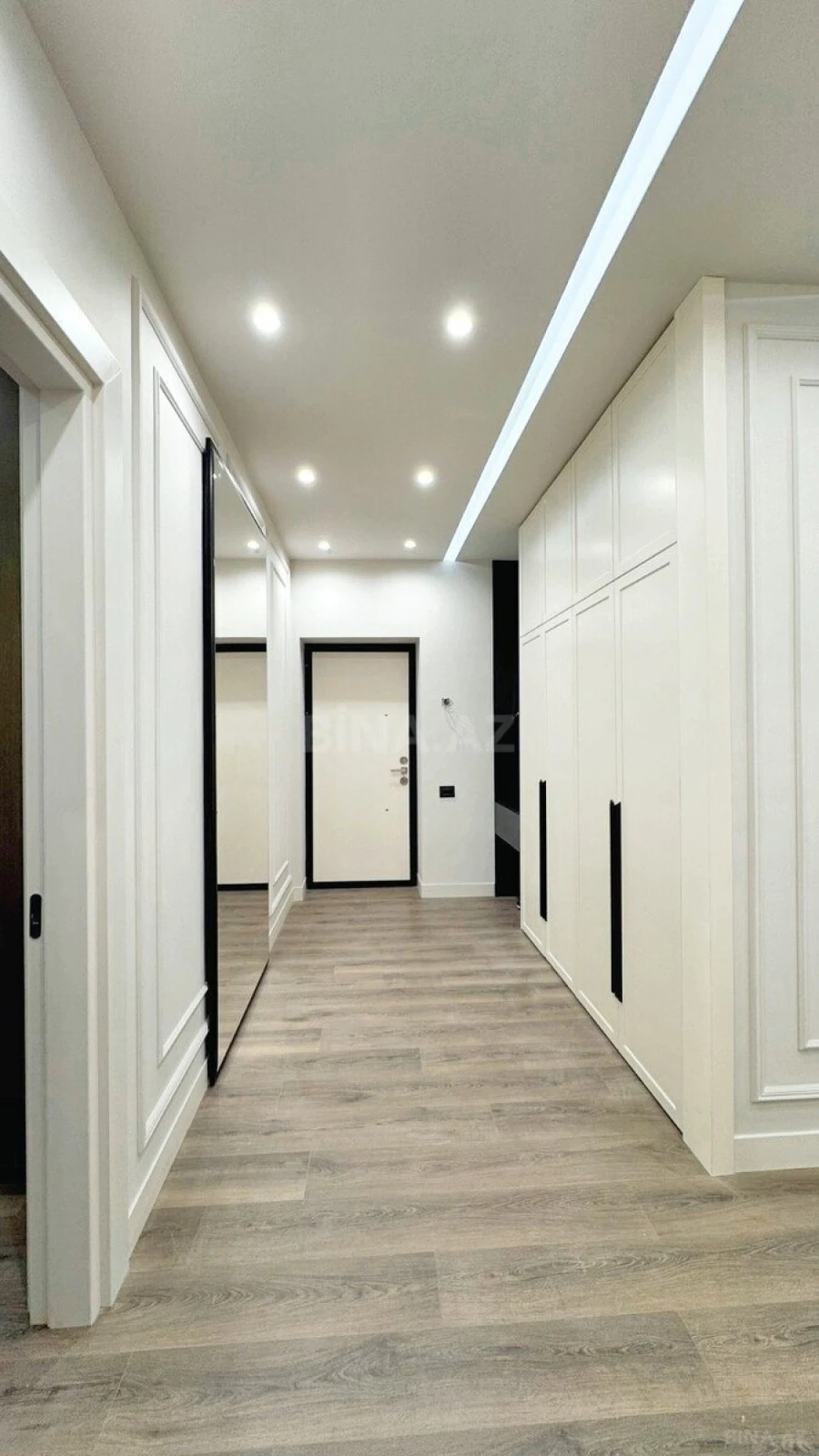 Kirayə verilir 3 otaqlı mənzil 131 m²