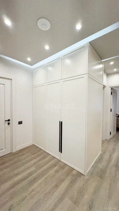 Kirayə verilir 3 otaqlı mənzil 131 m²
