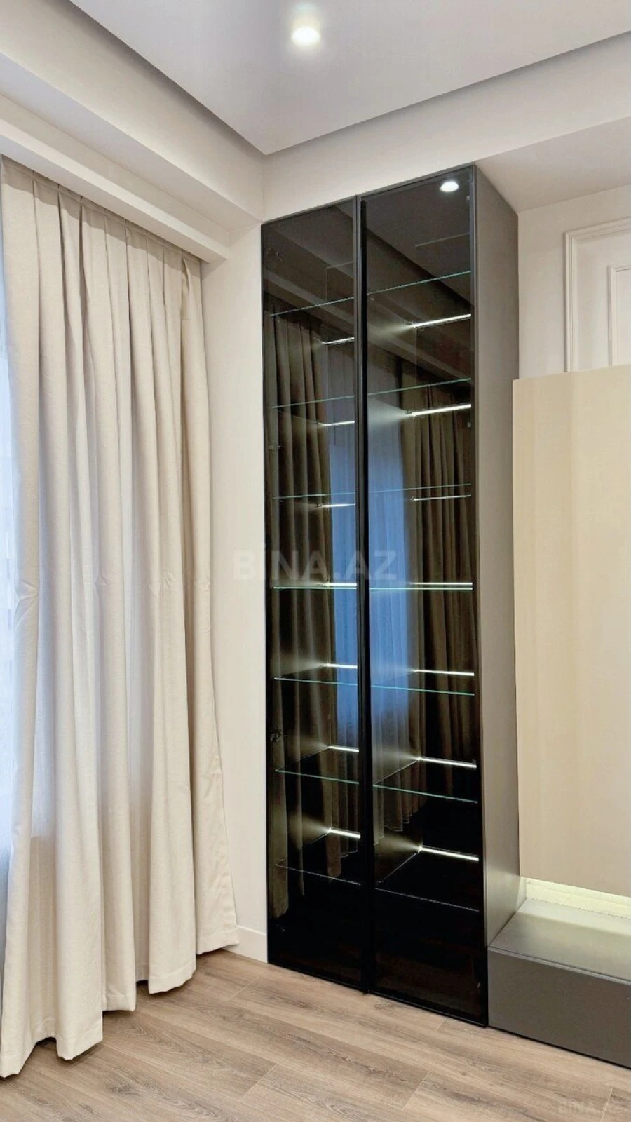 Kirayə verilir 3 otaqlı mənzil 131 m²