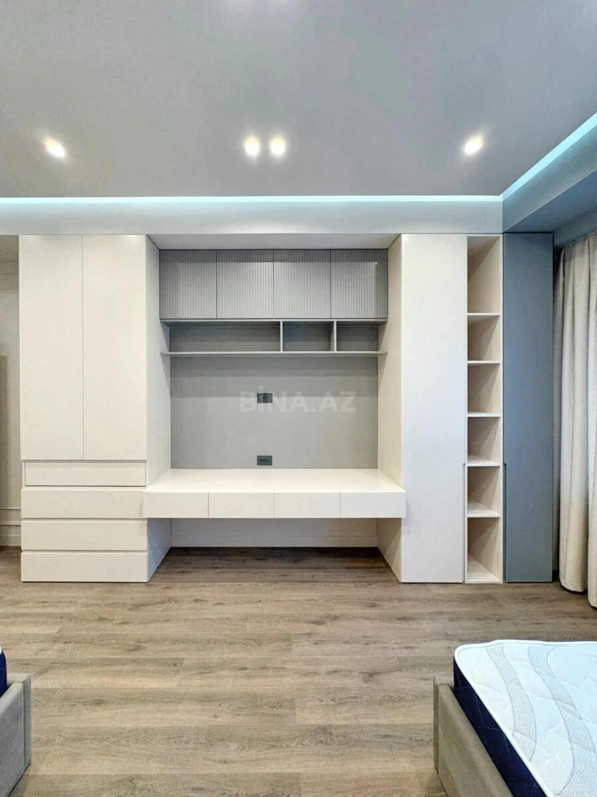 Kirayə verilir 3 otaqlı mənzil 131 m²