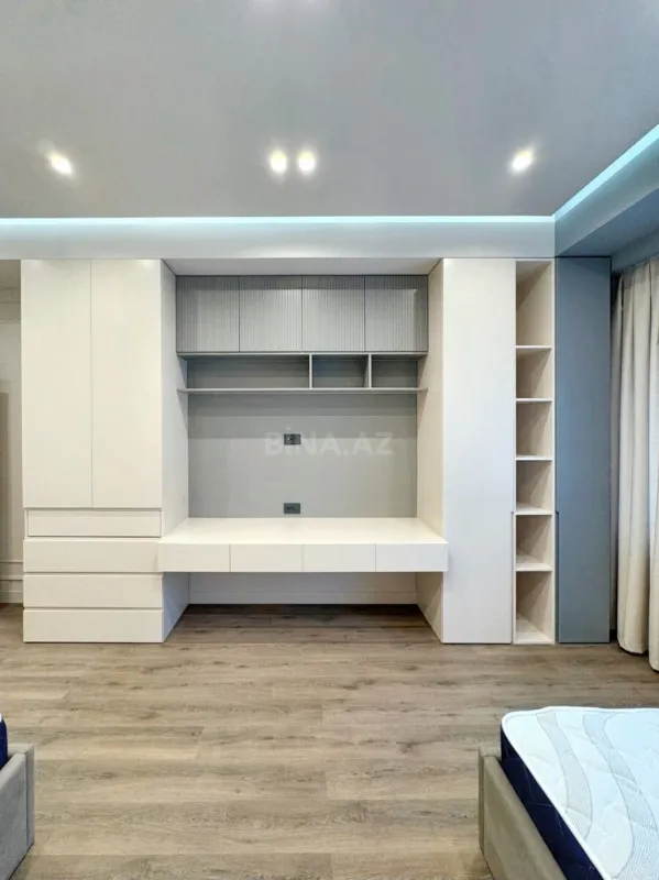 Kirayə verilir 3 otaqlı mənzil 131 m²