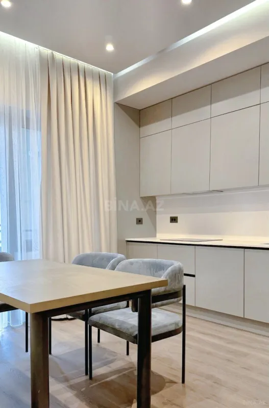 Kirayə verilir 3 otaqlı mənzil 131 m²