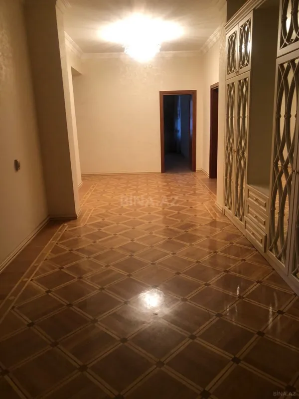 Kirayə verilir 7 otaqlı mənzil 300 m²