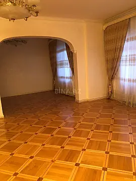Kirayə verilir 7 otaqlı mənzil 300 m²