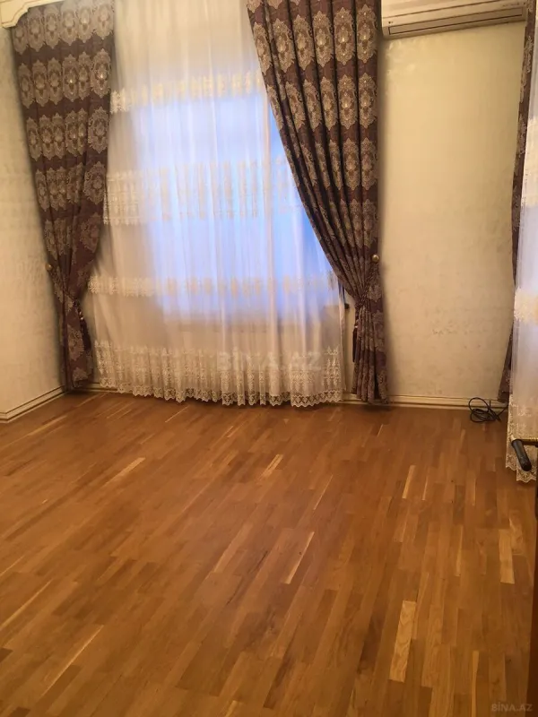 Kirayə verilir 7 otaqlı mənzil 300 m²