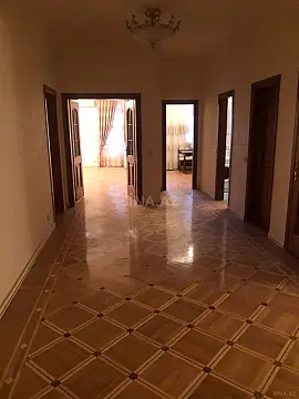 Kirayə verilir 7 otaqlı mənzil 300 m² — Bakı 7 otaq 300.00 m²