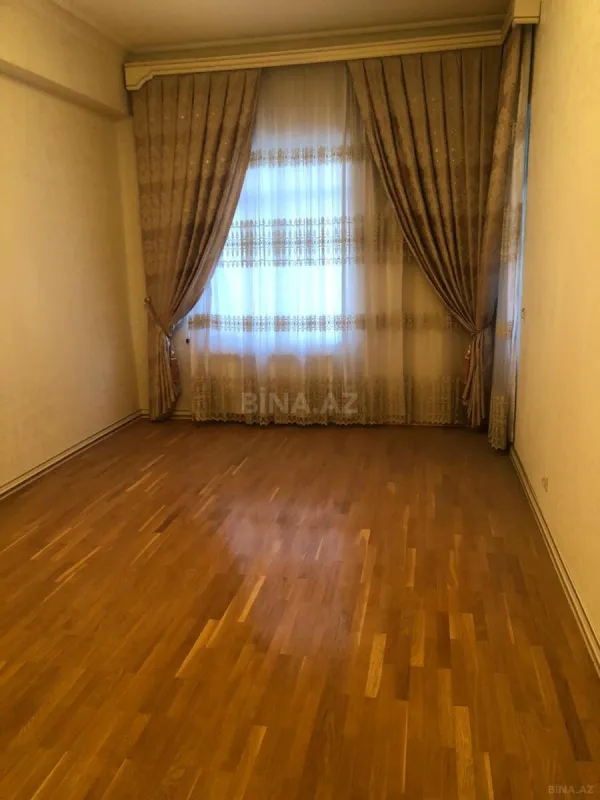 Kirayə verilir 7 otaqlı mənzil 300 m²