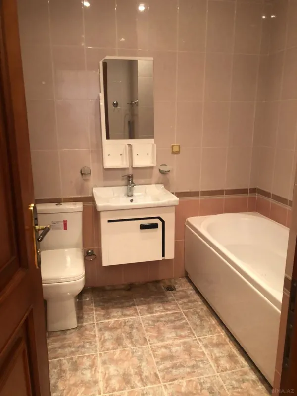 Kirayə verilir 7 otaqlı mənzil 300 m²