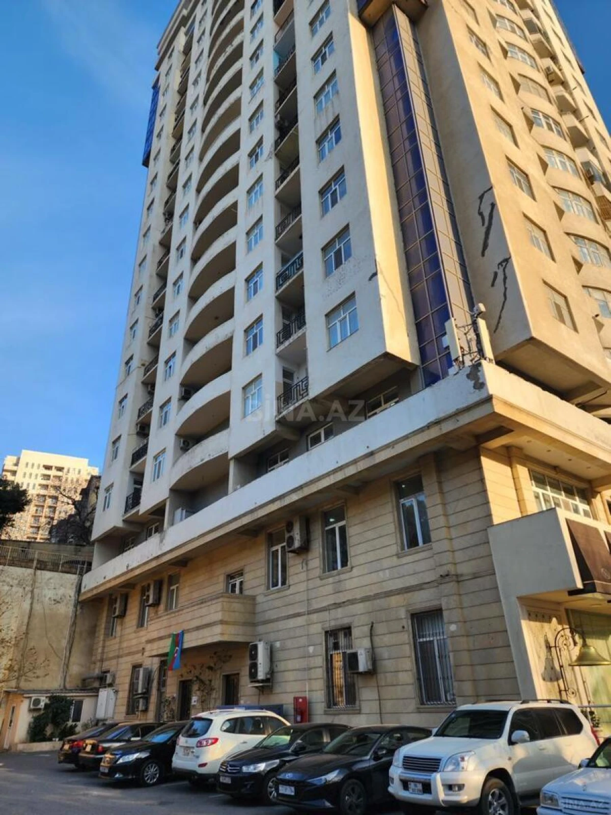 Kirayə verilir 3 otaqlı mənzil 180 m²