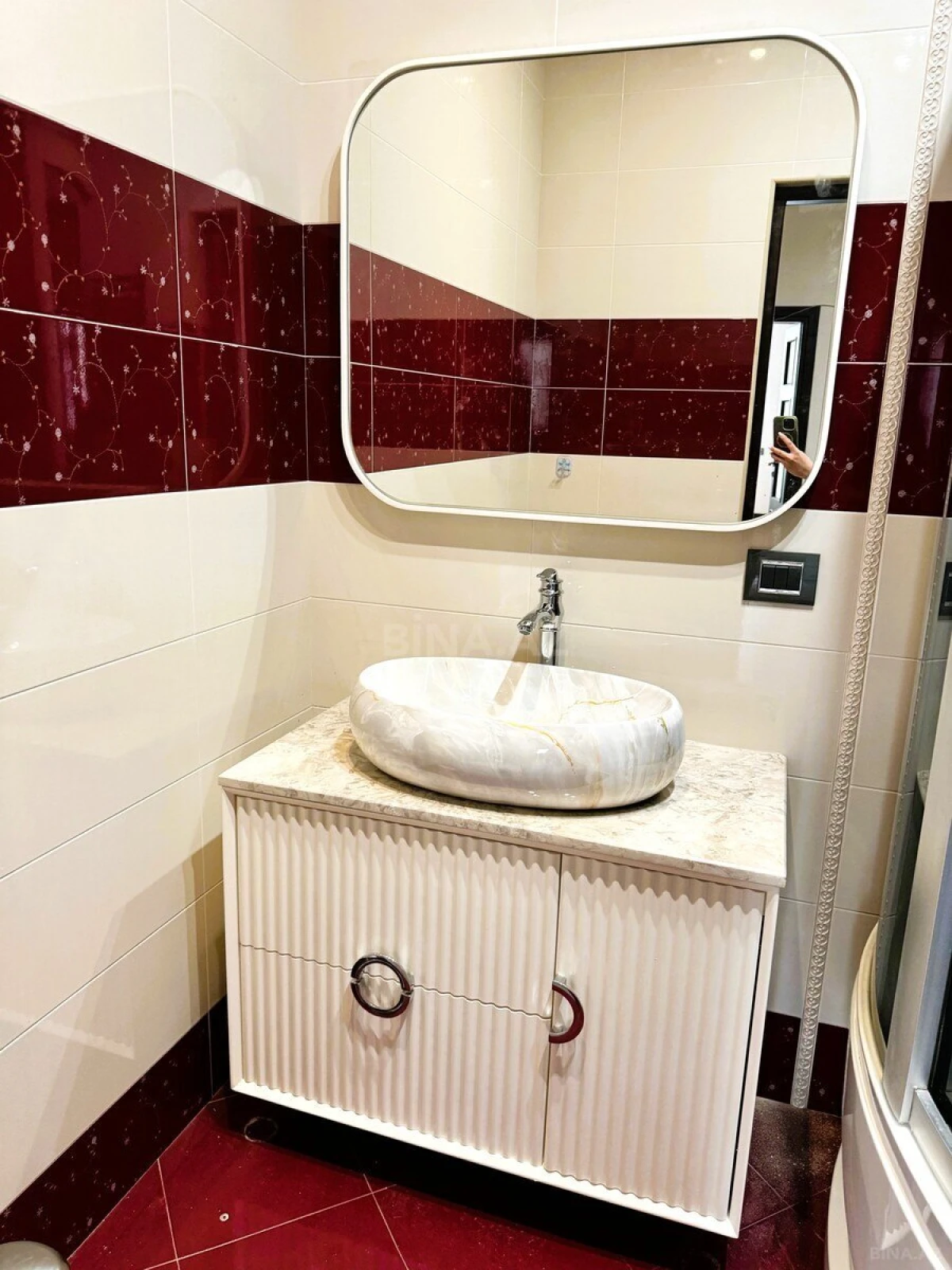 Kirayə verilir 3 otaqlı mənzil 180 m²