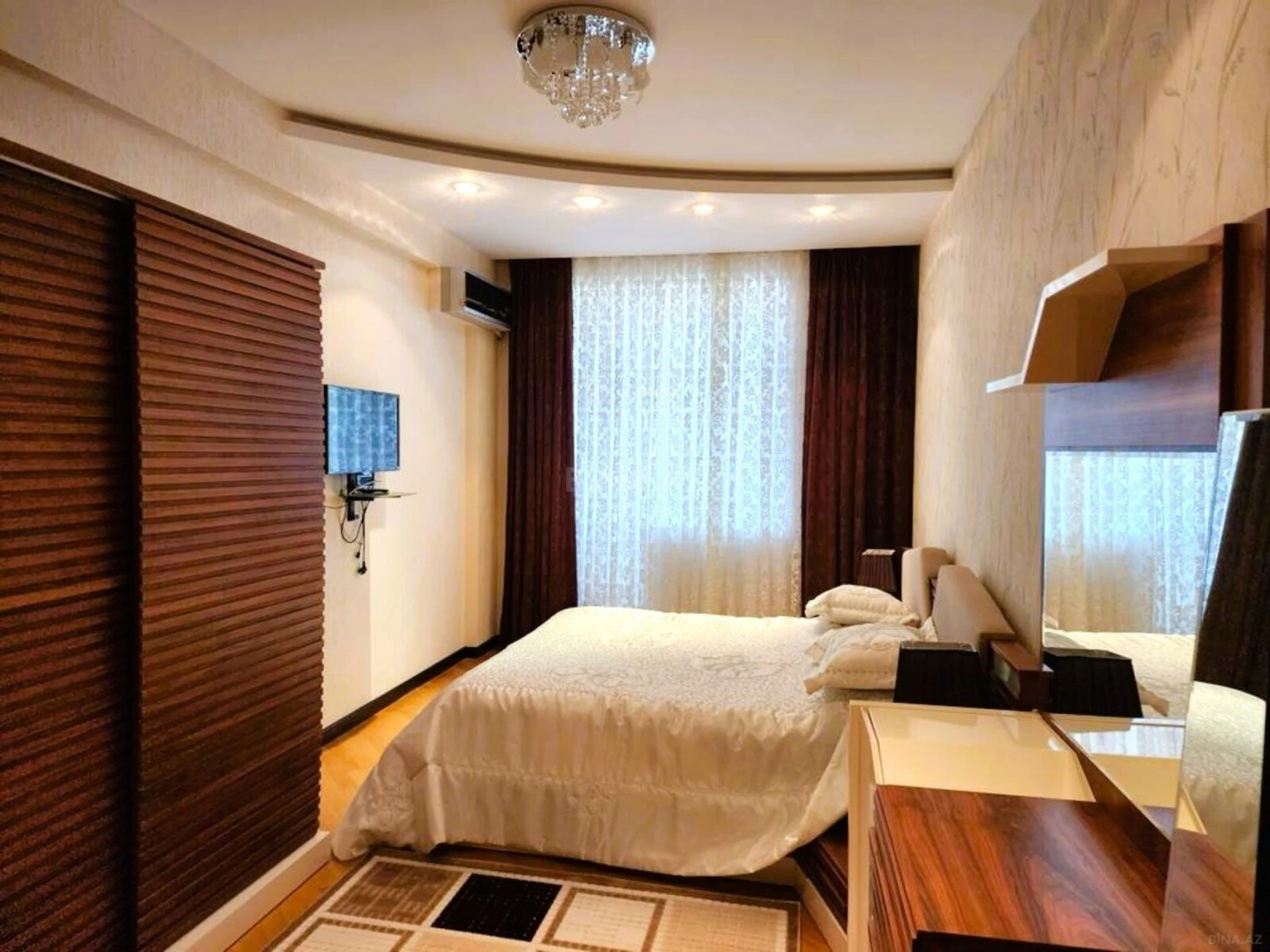 Kirayə verilir 3 otaqlı mənzil 180 m²