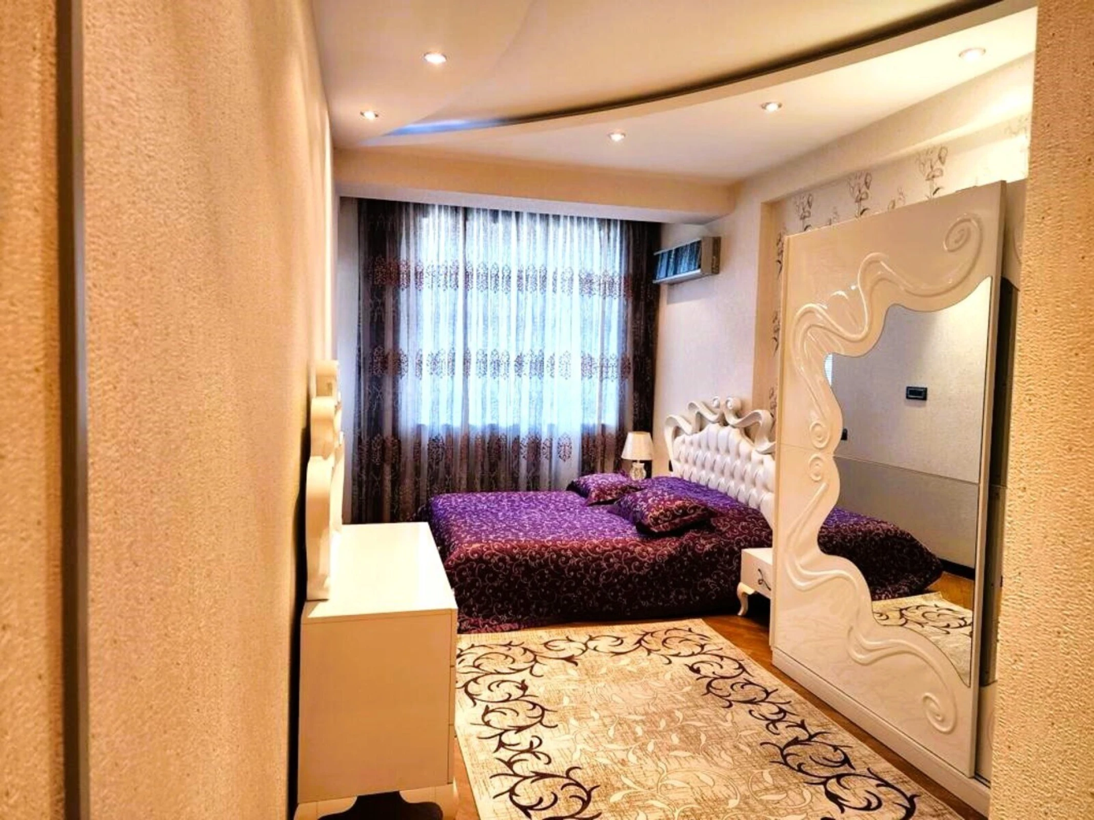 Kirayə verilir 3 otaqlı mənzil 180 m²