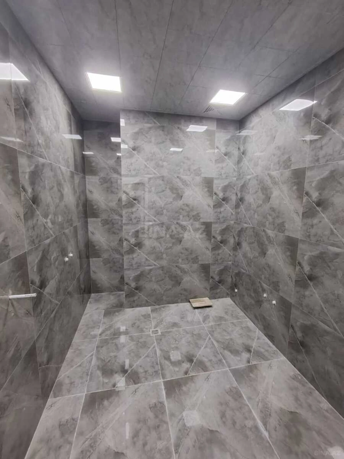 Satılır 2 otaqlı mənzil 62 m²