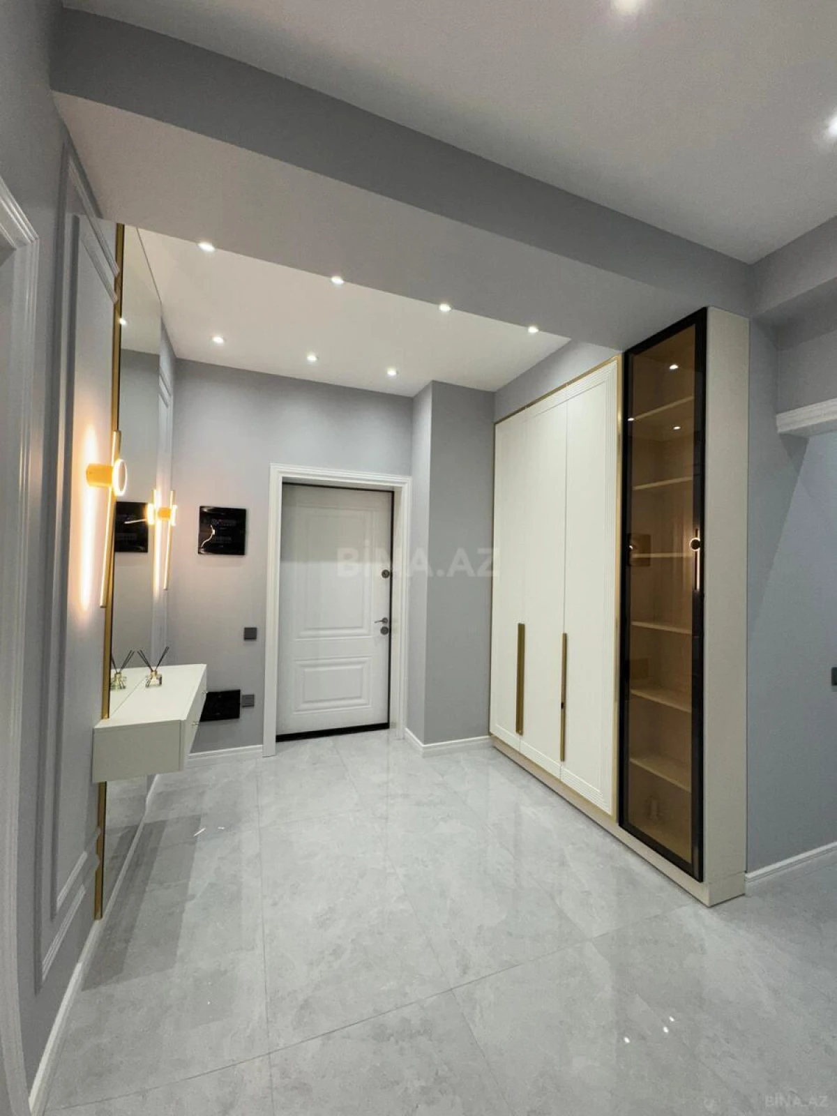 Satılır 3 otaqlı mənzil 97 m²