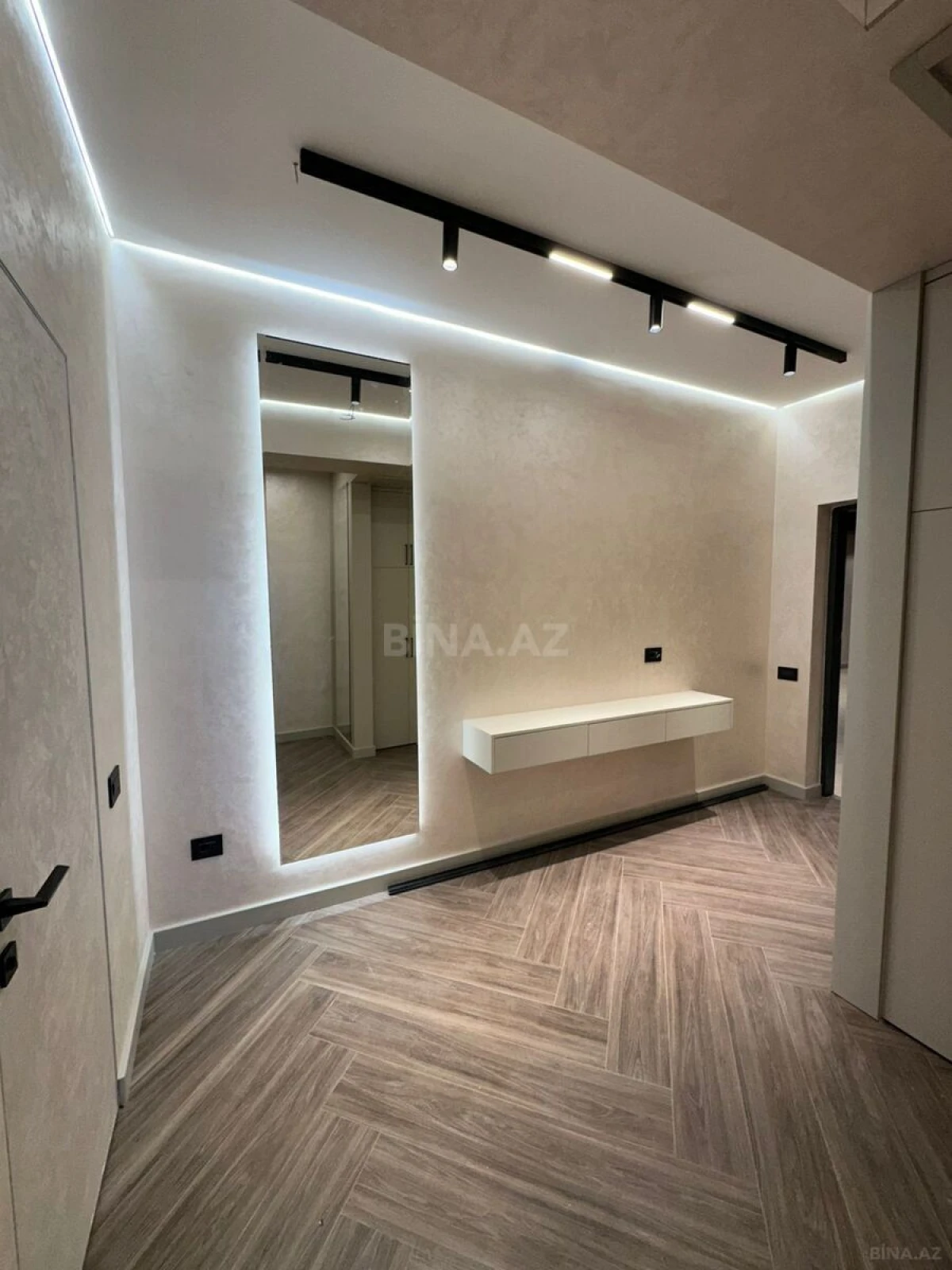 Satılır 2 otaqlı mənzil 68 m²