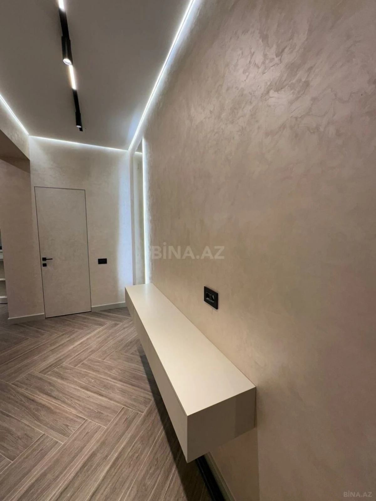 Satılır 2 otaqlı mənzil 68 m²