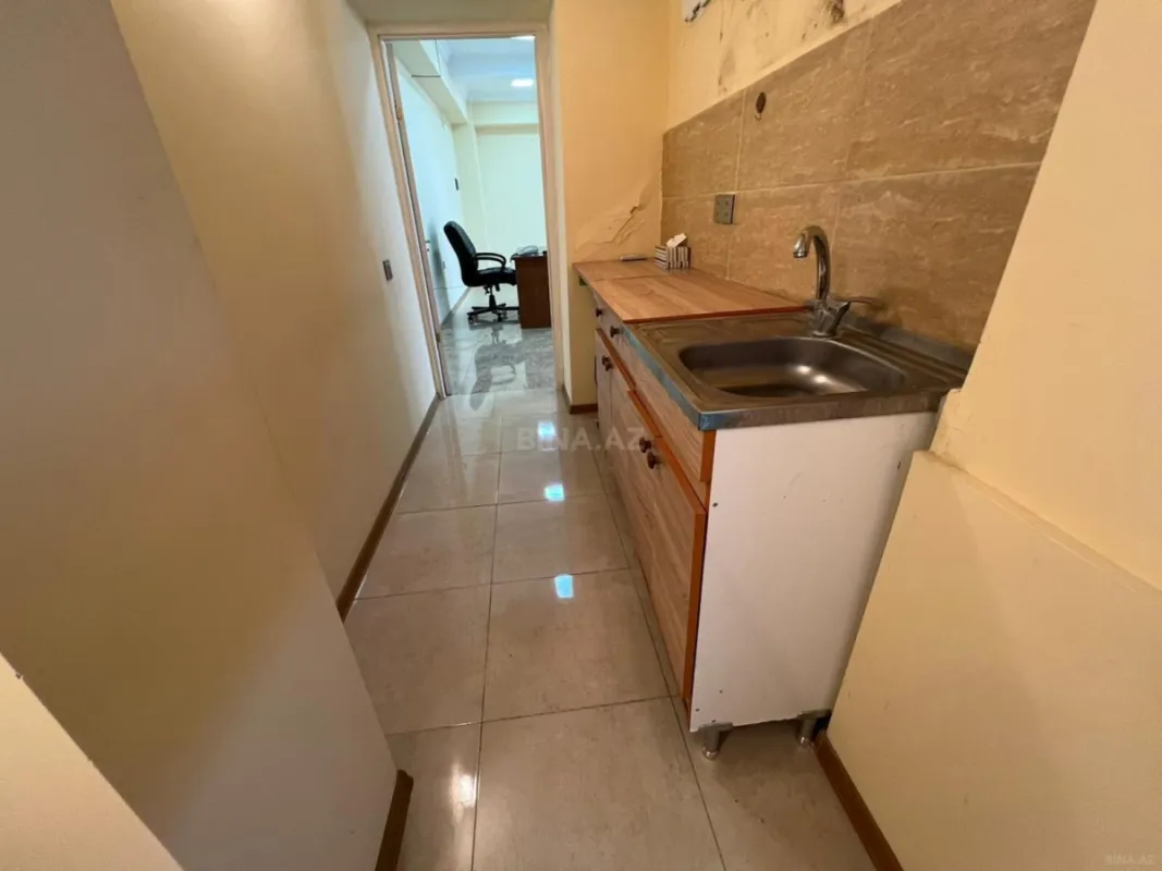 Kirayə verilir 1 otaqlı ofis 42 m²