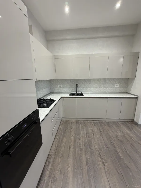 Satılır 2 otaqlı mənzil 91 m²