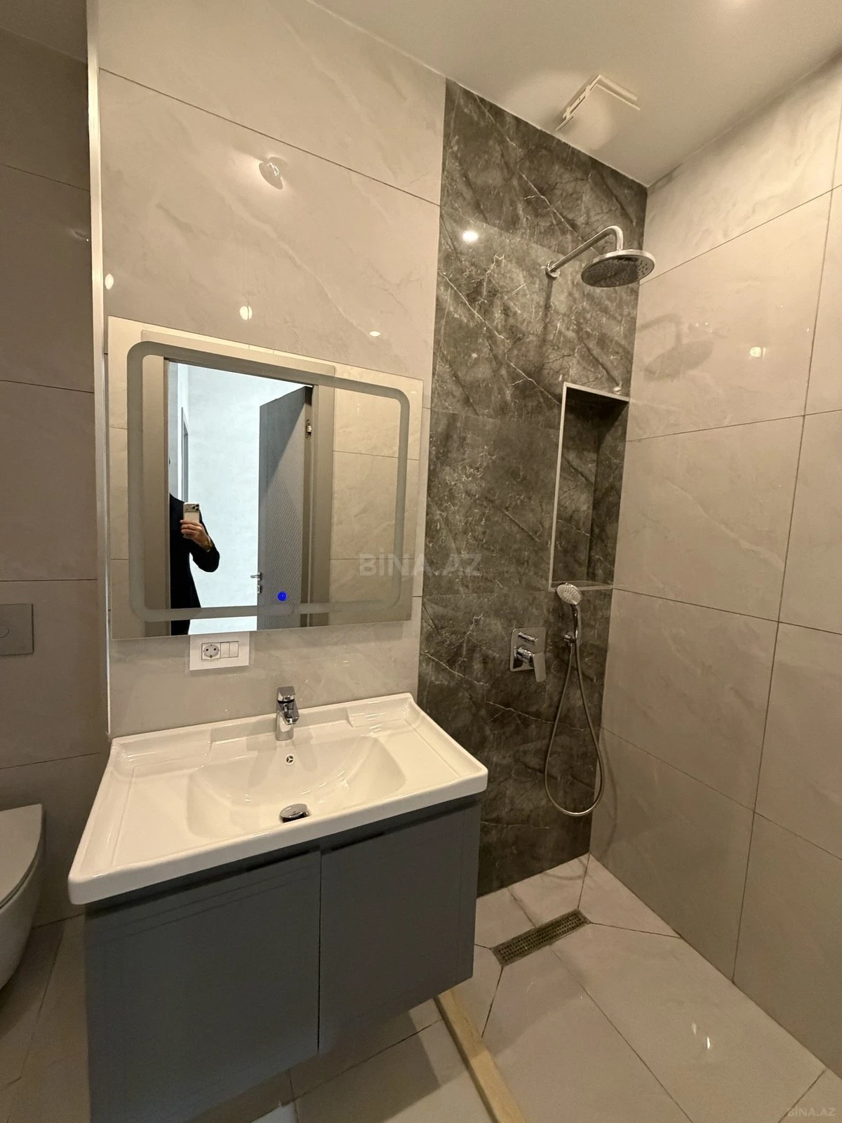 Satılır 2 otaqlı mənzil 91 m²