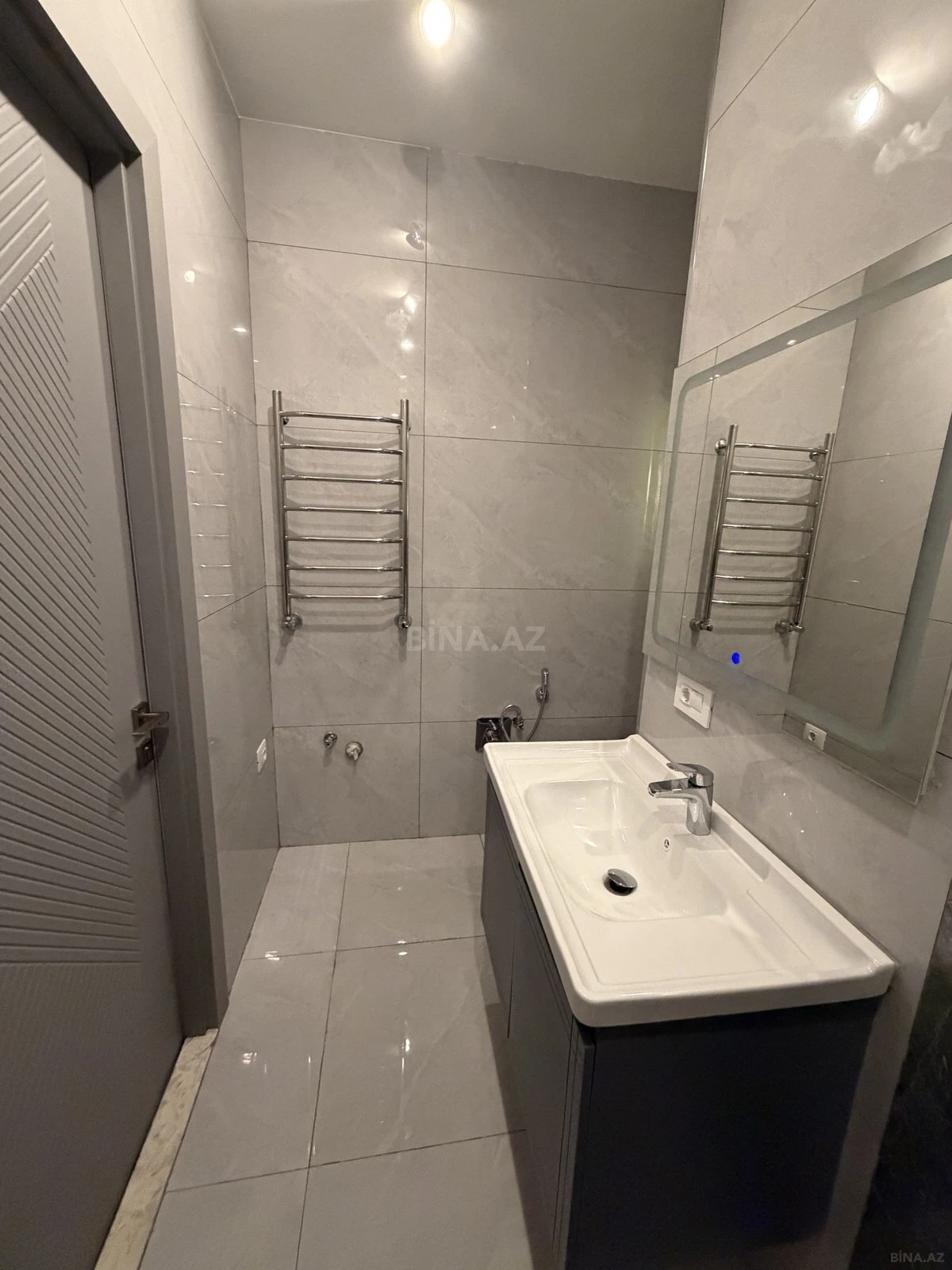 Satılır 2 otaqlı mənzil 91 m²