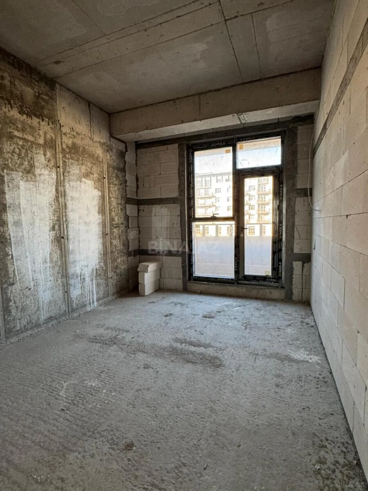 Satılır 3 otaqlı mənzil 140 m²