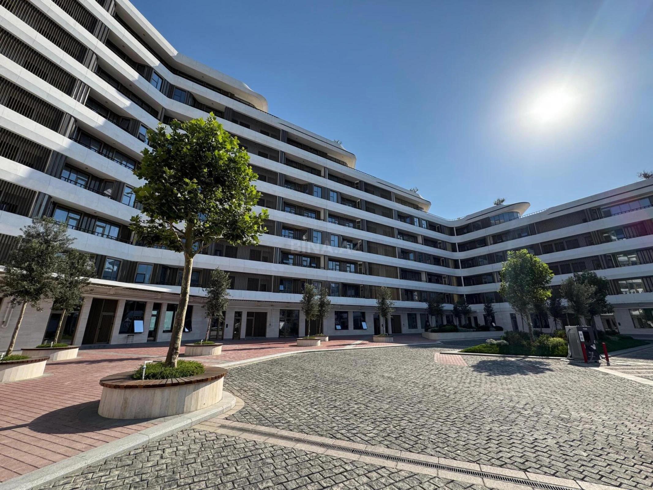 Satılır 3 otaqlı mənzil 140 m²