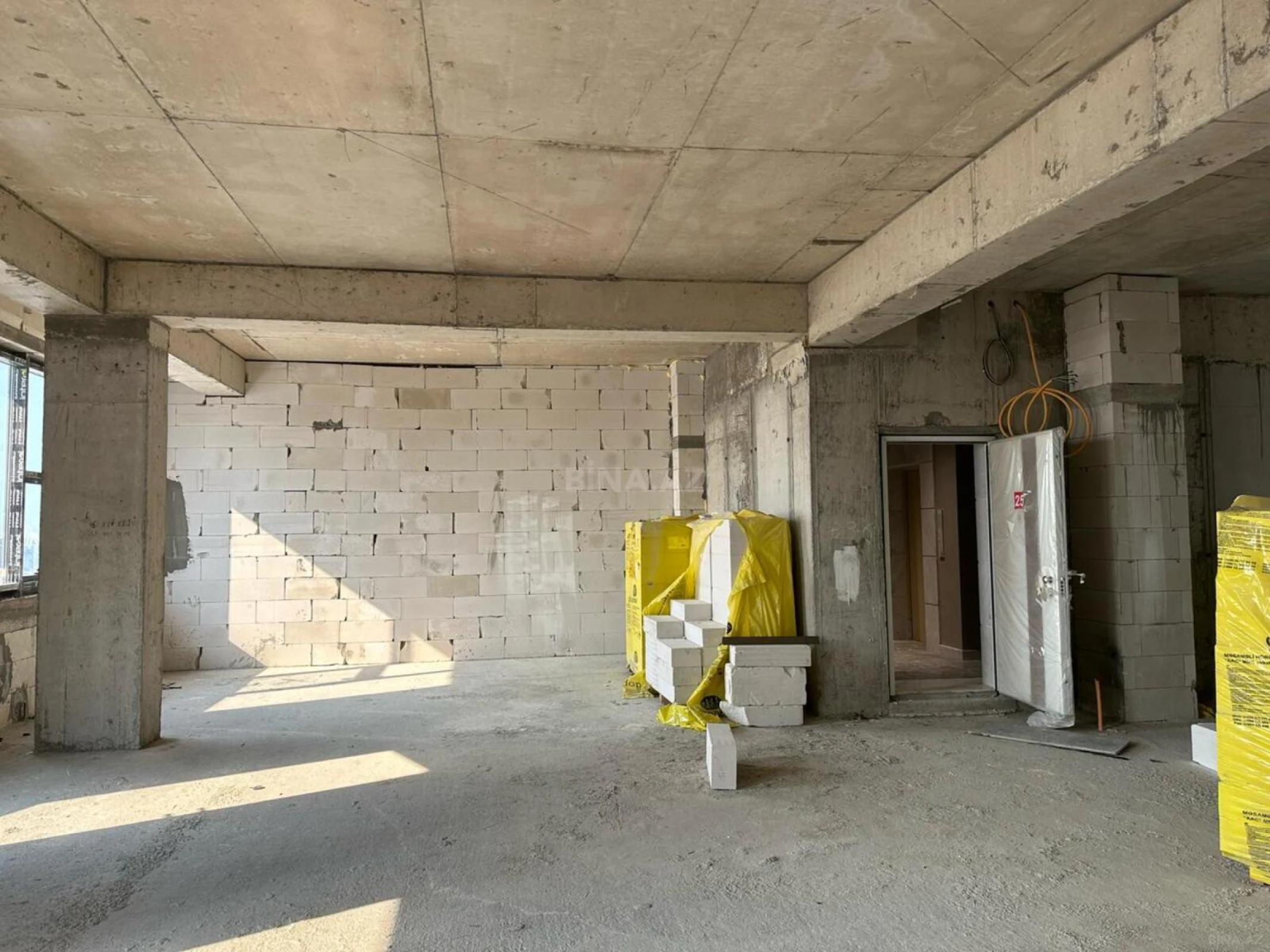 Satılır 3 otaqlı mənzil 140 m²