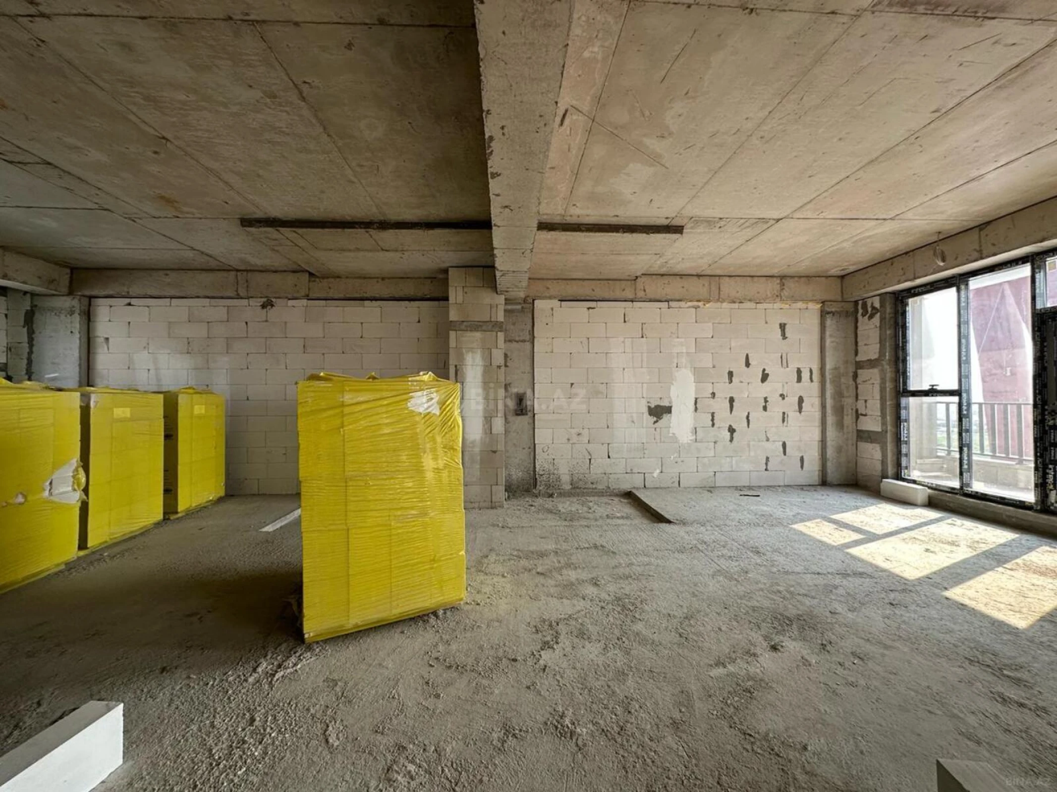 Satılır 3 otaqlı mənzil 140 m²