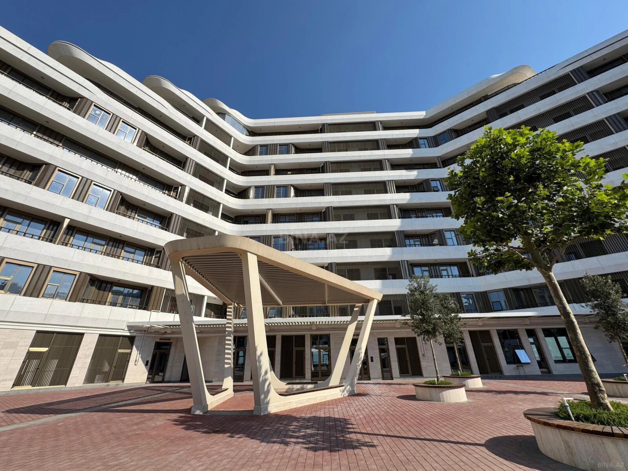 Satılır 3 otaqlı mənzil 140 m²