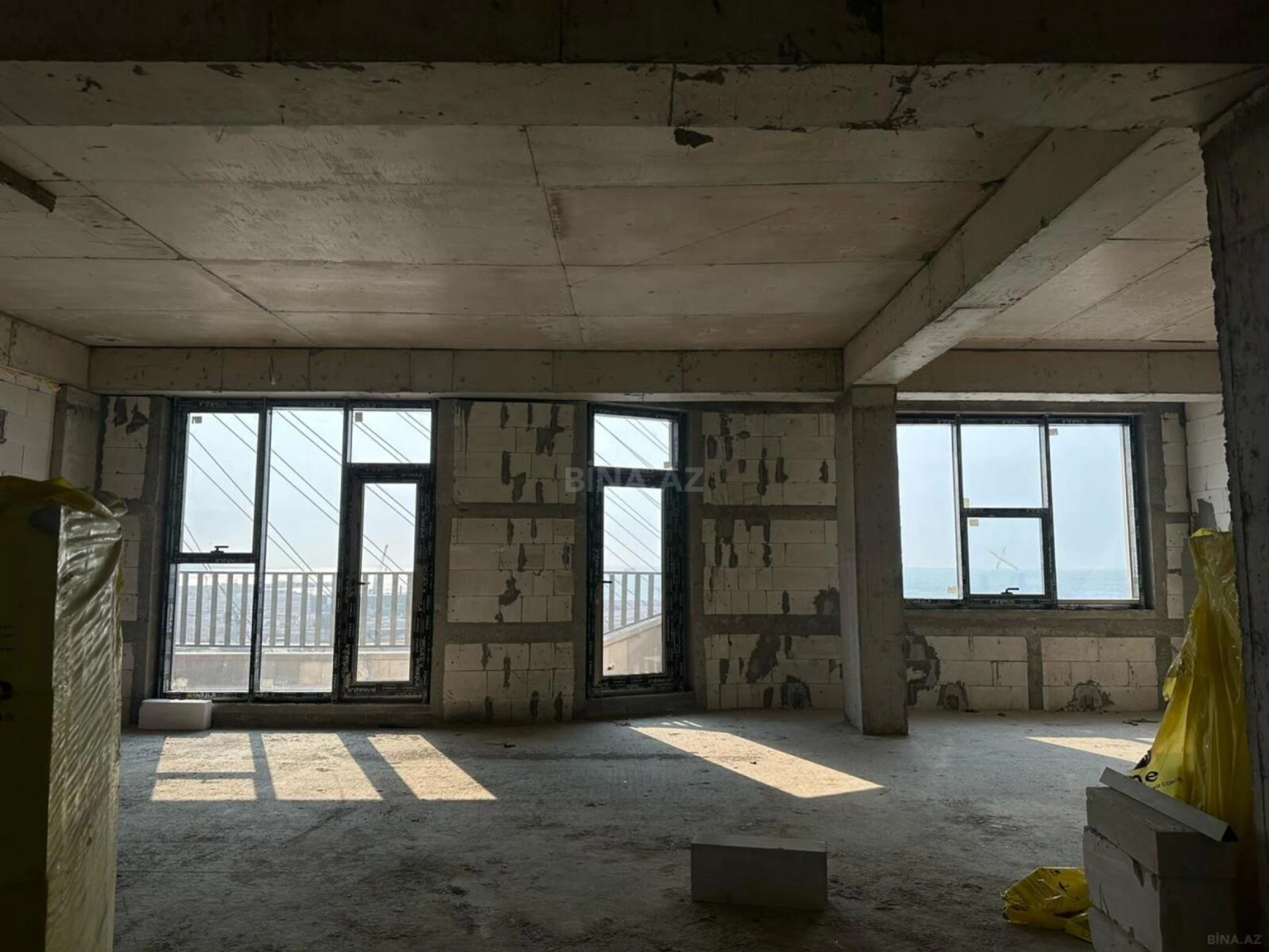 Satılır 3 otaqlı mənzil 140 m²