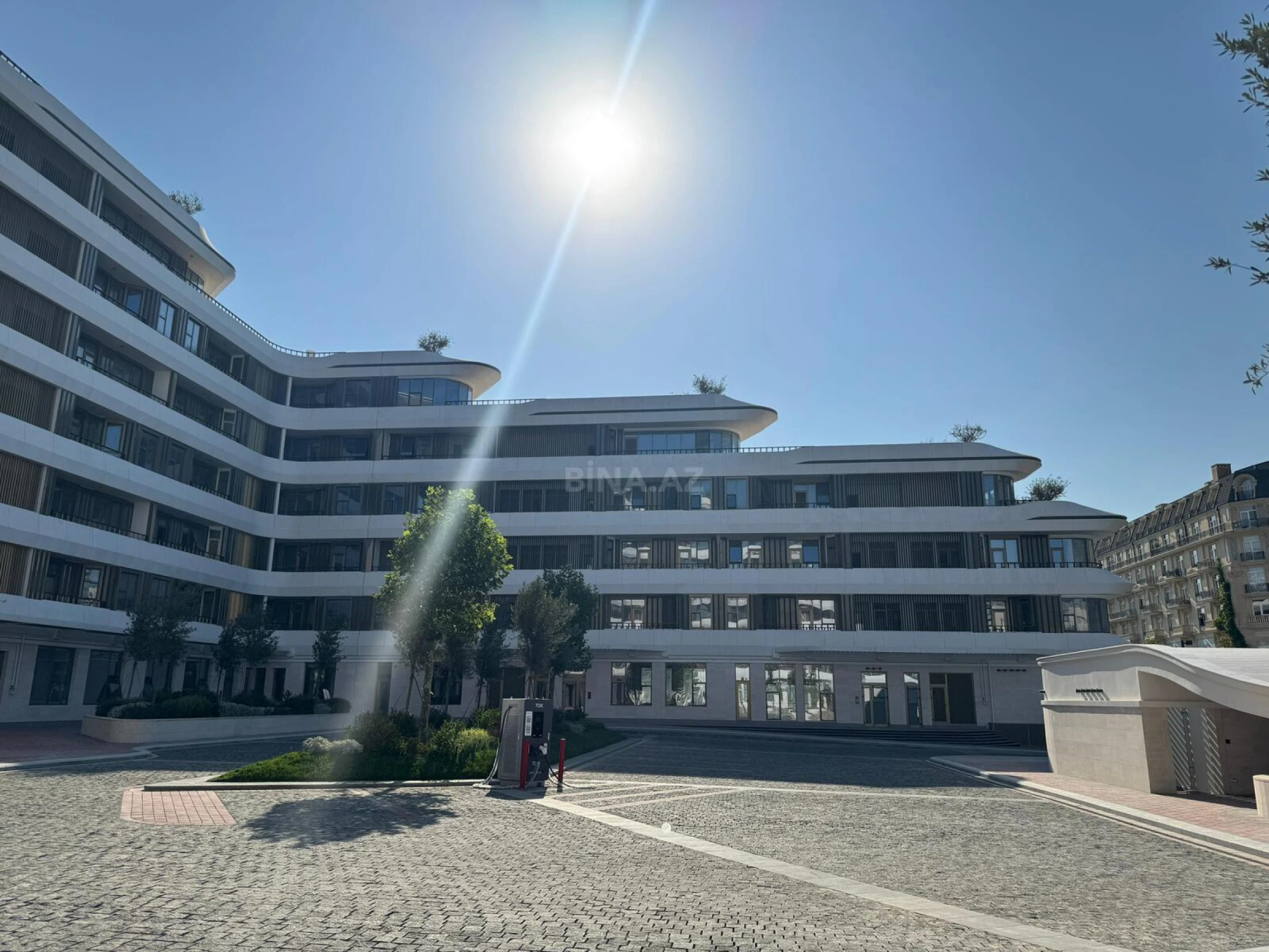 Satılır 3 otaqlı mənzil 140 m²