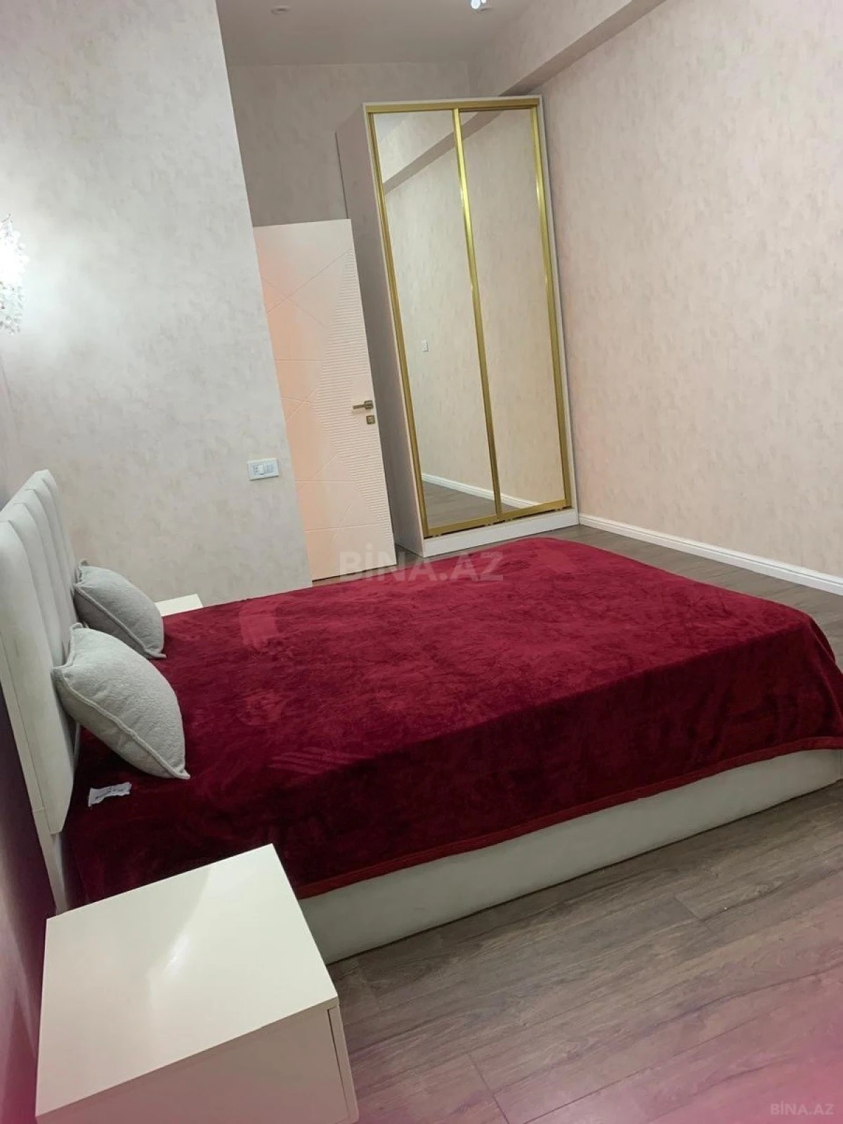 Satılır 2 otaqlı mənzil 67 m²
