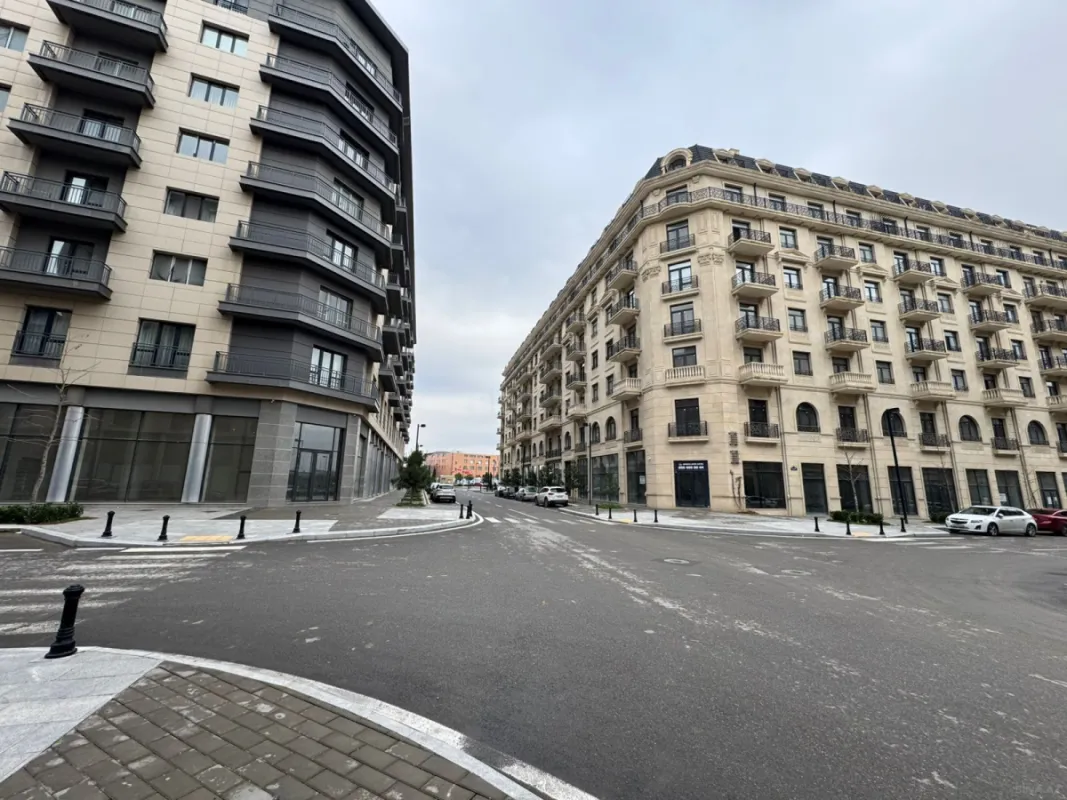 Satılır 4 otaqlı mənzil 200 m²